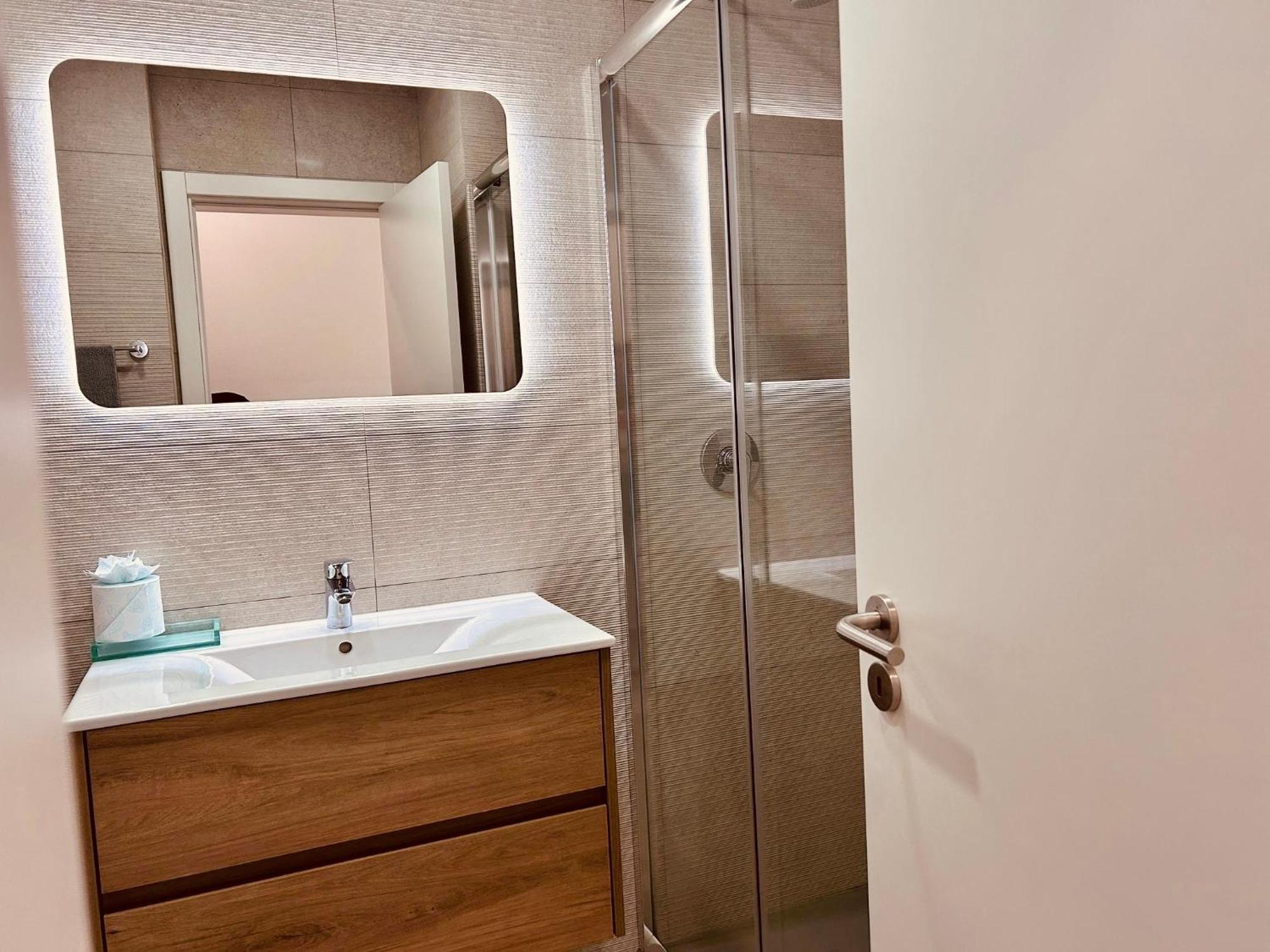 Central Lagos Apt With Marina Views Near Beaches ภายนอก รูปภาพ