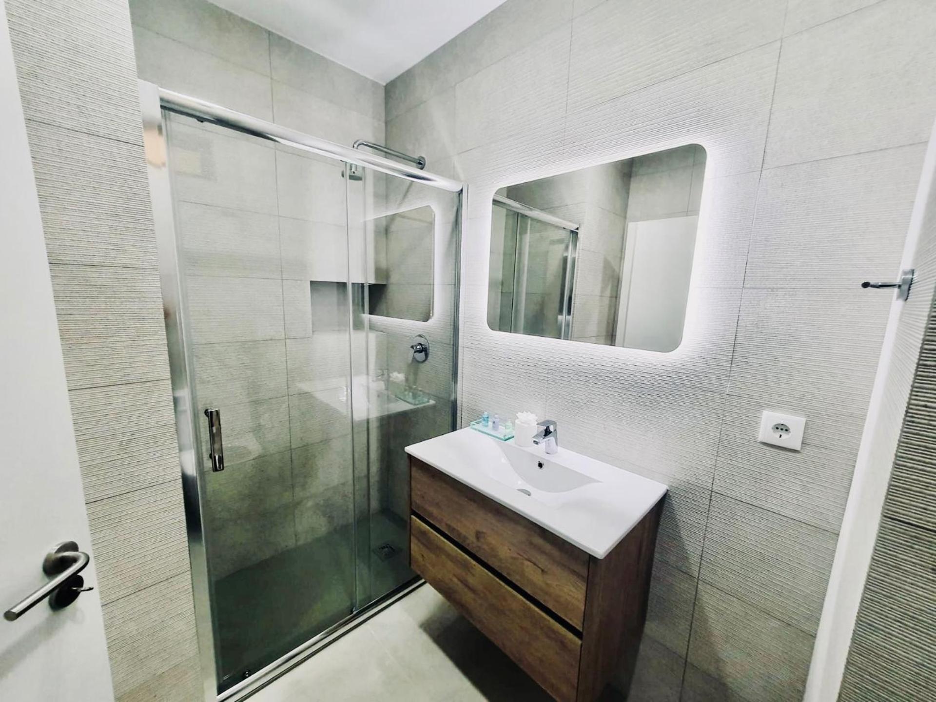 Central Lagos Apt With Marina Views Near Beaches ภายนอก รูปภาพ